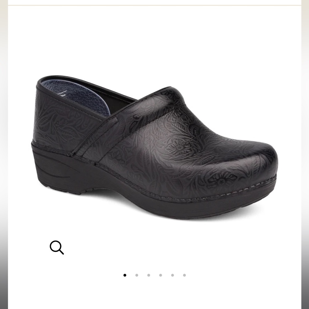 NIB Dansko XP 2.0 Clogs- size 39- black floral tooled